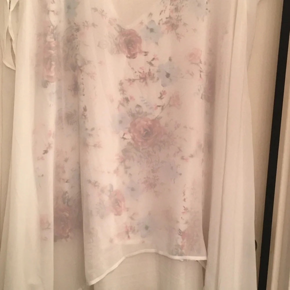 Torrid lightweight floral print pull over top. - Picture 5 of 6